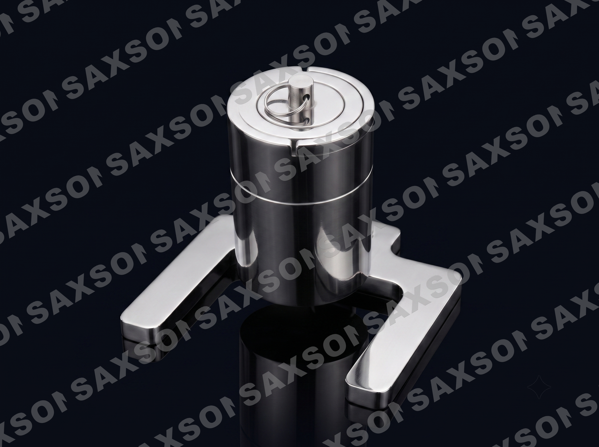 Saxsons tiltable PET dose dispenser — stainless-steel bench-mount chassis with 3-part lead pot, swivel-jaw mechanism and integrated needle-access top cap
